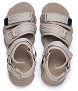 斐乐 Fluid Sandal 軟底運動涼鞋 卡其 Lookbook 斐乐 Fluid Sandal 軟底運動涼鞋 卡其