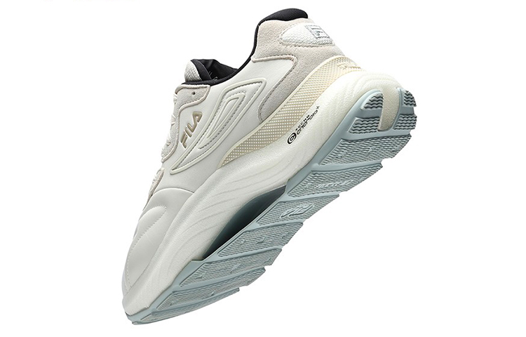 Shop FILA Flusso 象征款运动鞋 F12M213113FCO