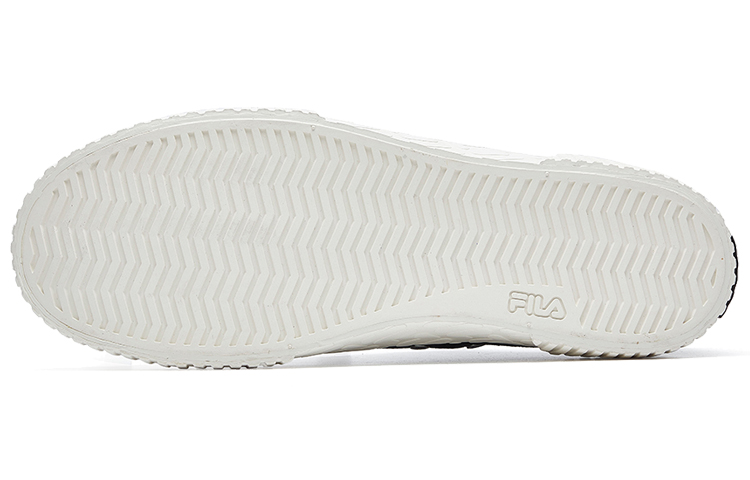 Shop Fila 斐樂 Fmc系列 Carve 低筒休閒帆布鞋 黑白