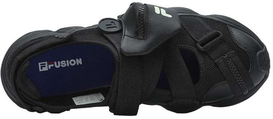Sandal Pantai Hitam FILA FUSION T12M421404FBK Lookbook Sandal Pantai Hitam FILA FUSION T12M421404FBK