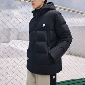 FILA FUSION Jaket Puffer Hitam Hoodie dengan Desain Resleting Huruf Z. T11M341903A-BK Purchase FILA FUSION Jaket Puffer Hitam Hoodie dengan Desain Resleting Huruf Z. T11M341903A-BK