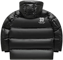 FILA FUSION Jaket Down Hitam Hoodie Mid-Length dengan Resleting. T11M345908F-BK Lookbook FILA FUSION Jaket Down Hitam Hoodie Mid-Length dengan Resleting. T11M345908F-BK