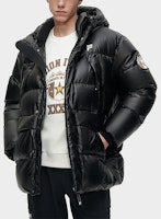 FILA FUSION Jaket Down Hitam Hoodie Mid-Length dengan Resleting. T11M345908F-BK Shop FILA FUSION Jaket Down Hitam Hoodie Mid-Length dengan Resleting. T11M345908F-BK