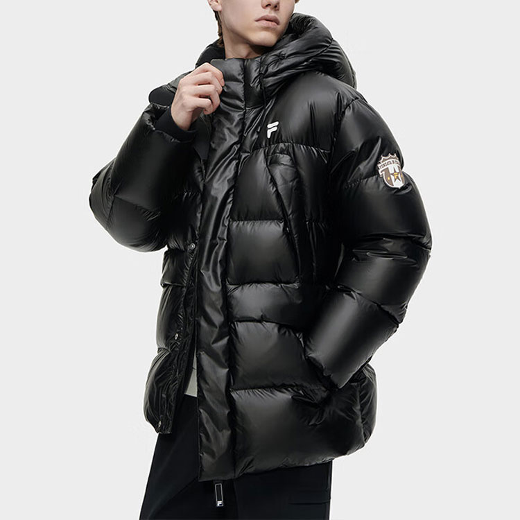 Details for FILA FUSION Jaket Down Hitam Hoodie Mid-Length dengan Resleting. T11M345908F-BK