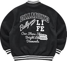 Chaqueta de béisbol FILA Fusion Negra con Logo - Moda Urbana Americana. T11M342703F-BK Lookbook Chaqueta de béisbol FILA Fusion Negra con Logo - Moda Urbana Americana. T11M342703F-BK