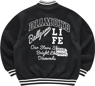 휠라 퓨전 블랙 로고 야구 재킷 - 스타일리시한 아메리칸 스트리트웨어. T11M342703F-BK Lookbook 휠라 퓨전 블랙 로고 야구 재킷 - 스타일리시한 아메리칸 스트리트웨어. T11M342703F-BK