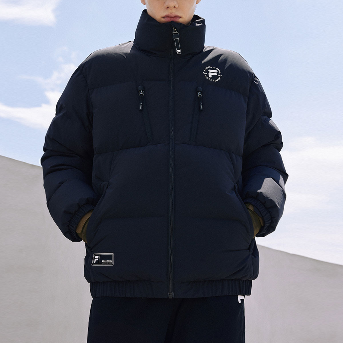 Shop Chaqueta FILA Fusion Negra con Logo - Abrigo Casual y Cálido tipo Puffer. T11M345905A-BK