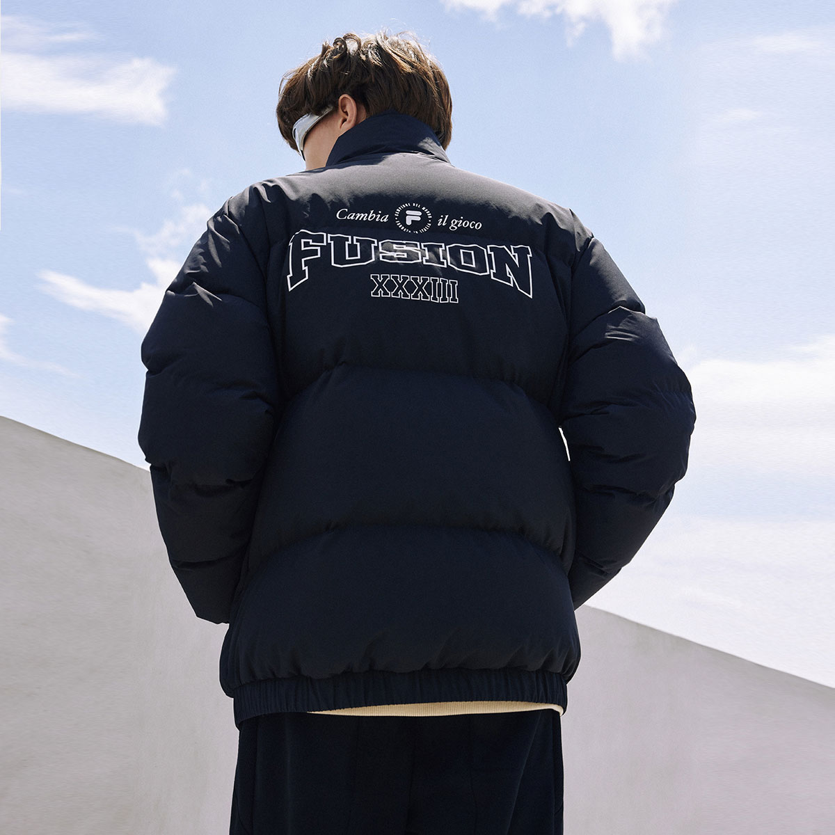 Purchase Chaqueta FILA Fusion Negra con Logo - Abrigo Casual y Cálido tipo Puffer. T11M345905A-BK