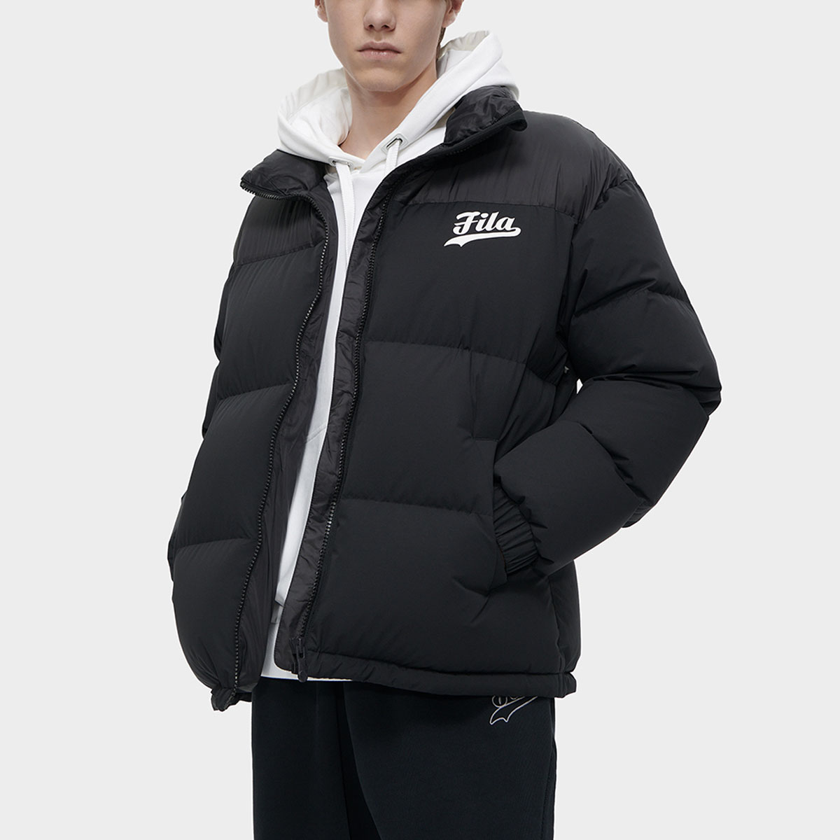 Shop FILA Fusion 黑色Logo立領羽絨外套 - 運動風格. T11M342909F-BK