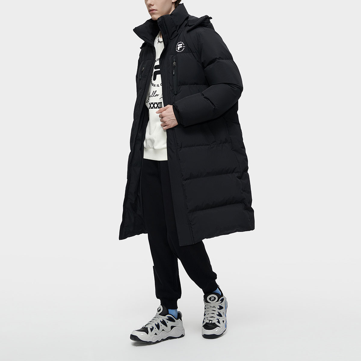 Shop FILA FUSION Chaqueta Negra Larga con Capucha y Logo Uniforme. T11M345903A-BK