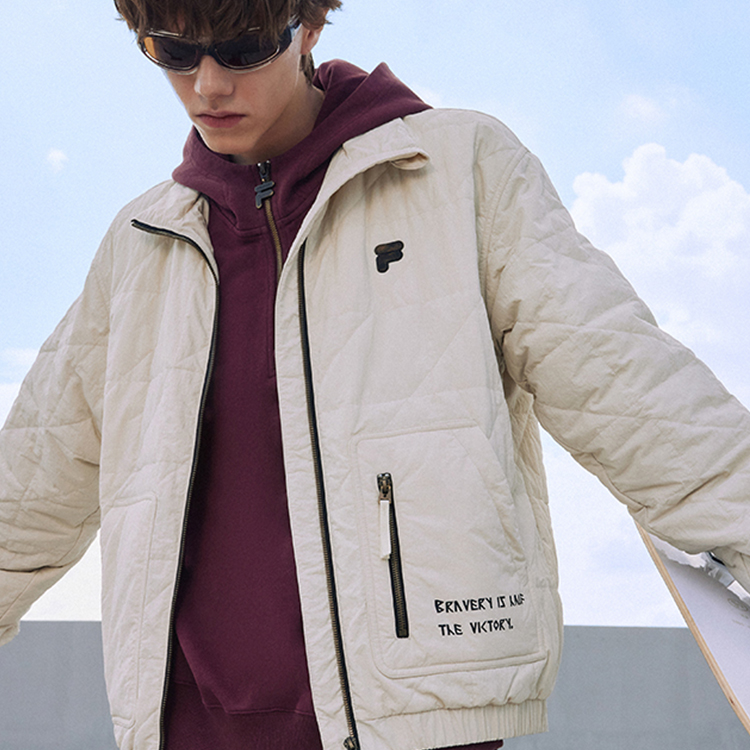 FILA FUSION  Casual Oversized Stand Collar Jacket in Gray Wheat Color. T11M343904FBG 圖 4
