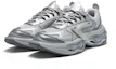 Shop FILA FUSION 复古老爹鞋 '银色' T12M331109FDS