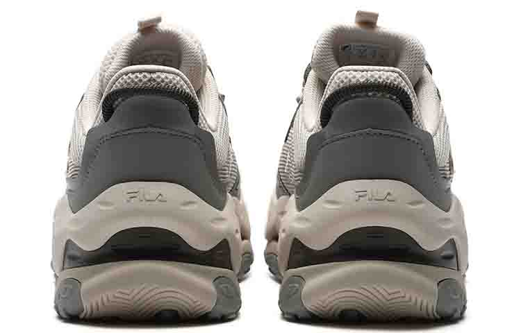 Shop FILA FUSION チーズスニーカー (グリーンベージュ) T12M331101FRF