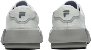 Shop Fila Fusion 斐樂潮牌 POP 潮流運動帆布鞋 多霧灰
