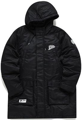 FILA FUSION 棒球系列黑色圖案羽絨外套 – 保暖舒適版型. T11M142906F-BK Lookbook FILA FUSION 棒球系列黑色圖案羽絨外套 – 保暖舒適版型. T11M142906F-BK