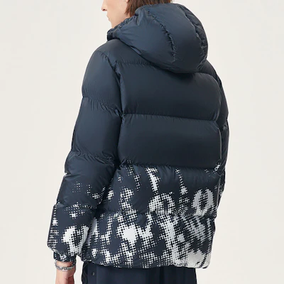 FILA Fusion黑色印花羽绒夹克篮球风休闲外套. T11M145902F-BK Purchase FILA Fusion黑色印花羽绒夹克篮球风休闲外套. T11M145902F-BK