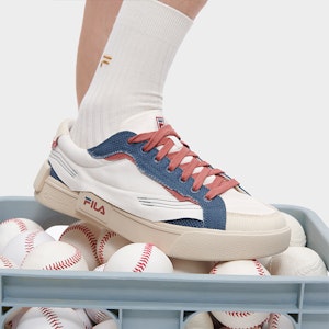 FILA FUSION斐樂潮牌 輕便休閒 低幫 帆布鞋 男款 微白 1