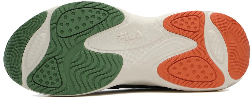 FILA FUSION ダッドシューズ 黒/灰 T12M331601FBP Lookbook FILA FUSION ダッドシューズ 黒/灰 T12M331601FBP