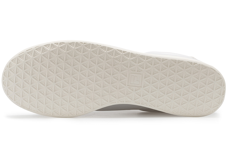 Shop Fila Fusion 斐樂潮牌 Court Deluxe 輕便板鞋 白