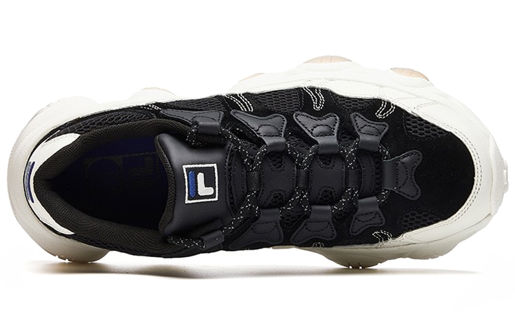 Lookbook Sepatu Lari FILA FUSION Jagger 'Hitam Putih' T12M931104FBW