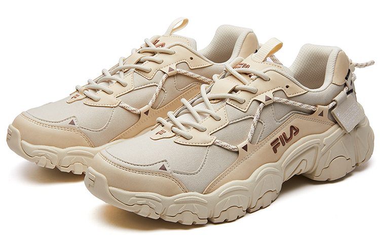 Lookbook FILA Fusion Baskets Basses Dad Shoe ''Beige Patte de Chat'' T12M115205FAG