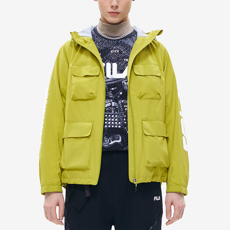 Shop FILA Fusion 户外多口袋连帽梭织夹克 亮青绿色 T11M211708FGN