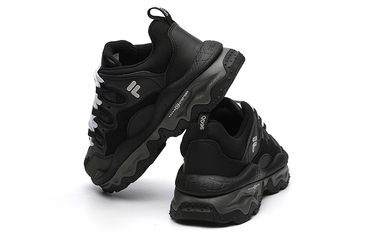 Shop 斐乐Fusion QD96“黑色复古爸爸” T12M145218FBB