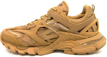 Shop Fila Fusion 斐樂潮牌 QD96 潮流低帮 低帮休閒老爹鞋 褚黃