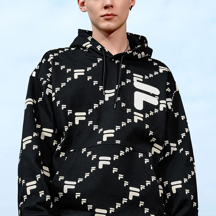 Shop FILA FUSION Tokyo Studio標誌印花連帽上衣 黑色 男女休閒運動服 T11U216205FBK