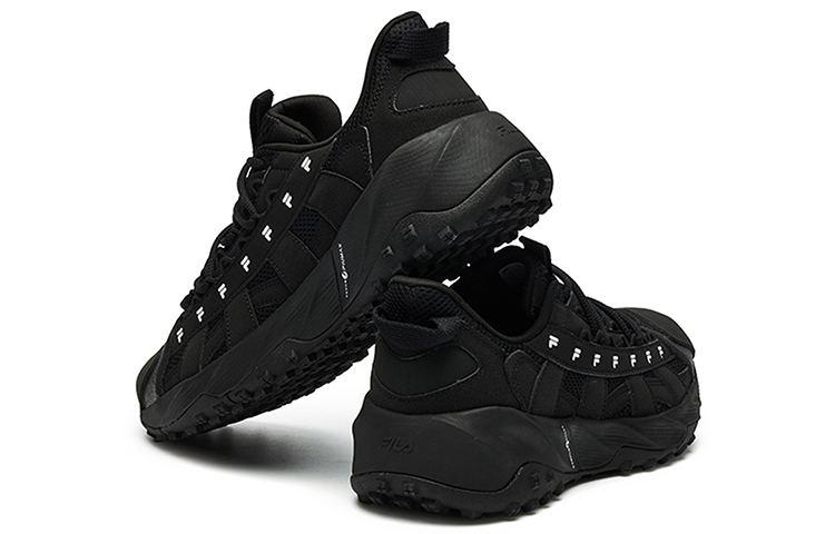 Shop FILA FUSION Kasut Latihan 'Hitam' T12M135203FBK