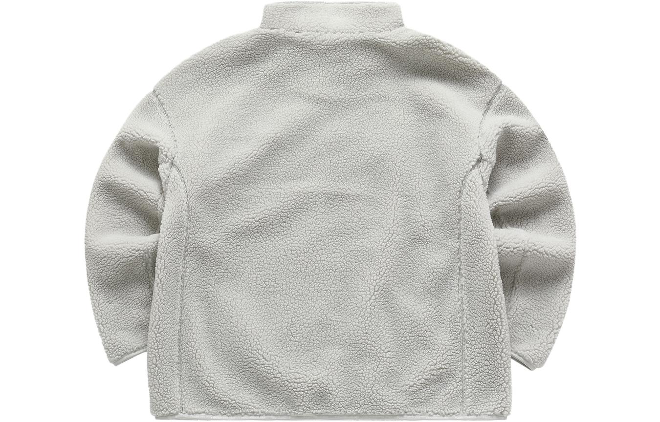 Lookbook FILA FUSION Jaket Fleece Unisex Gaya Shearling Warna Khaki Terang. T11U413902F-LK