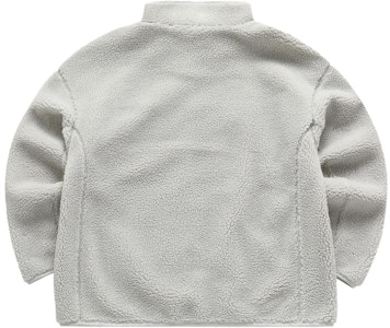 FILA FUSION Jaket Fleece Unisex Gaya Shearling Warna Khaki Terang. T11U413902F-LK Lookbook FILA FUSION Jaket Fleece Unisex Gaya Shearling Warna Khaki Terang. T11U413902F-LK