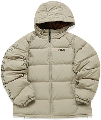 FILA FUSION 男女寬鬆版字母Logo連帽羽絨外套 米色冬季服飾 T11U141906FBG Order FILA FUSION 男女寬鬆版字母Logo連帽羽絨外套 米色冬季服飾 T11U141906FBG