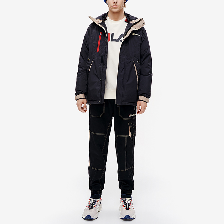 Shop FILA FUSION x FACETASM 黑色時尚羽絨服 T11M247907F-BK