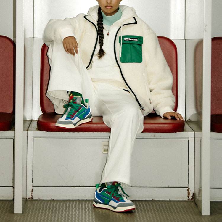 Lookbook Jaket Fleece Zip-Up Unisex FILA Fusion x FACETASM Putih. T11U417901F-IV