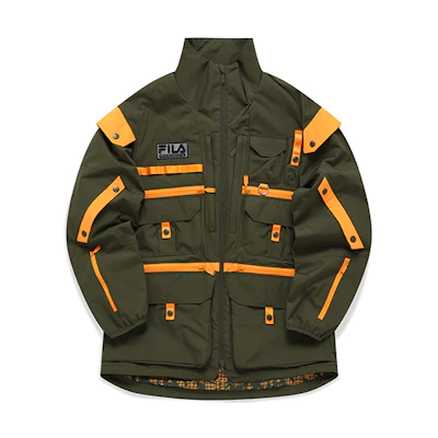 FILA Fusion White Mountaineering Utility Logo Outdoor Jacket in Dark Green. T11M147703F-GN