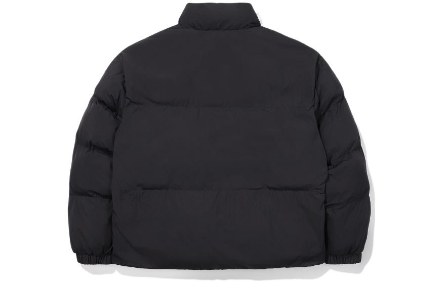 Lookbook FILA FW22 黑色高领拉链夹克带简约标志补丁 男女休闲服 FE2DJE6101X-BLK