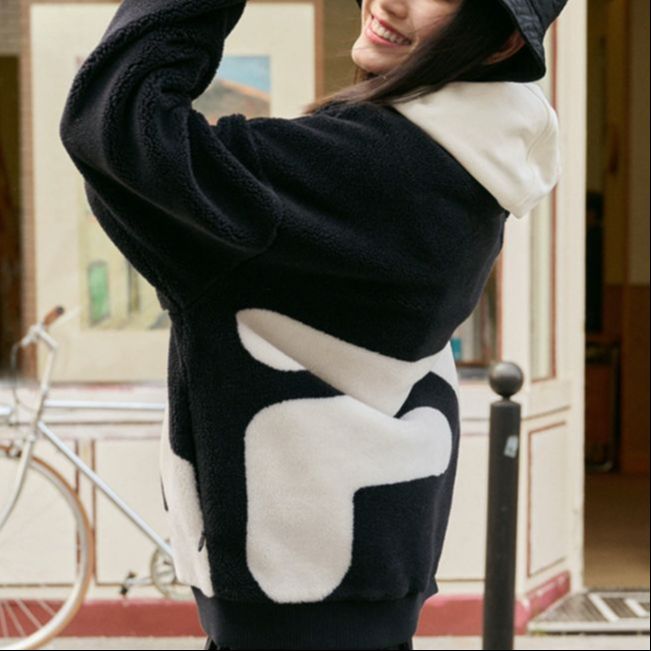 Lookbook FILA FW23 Jaket Fleece Retro Big Logo Colorblock Unisex Tebal Hangat. F51U248926F