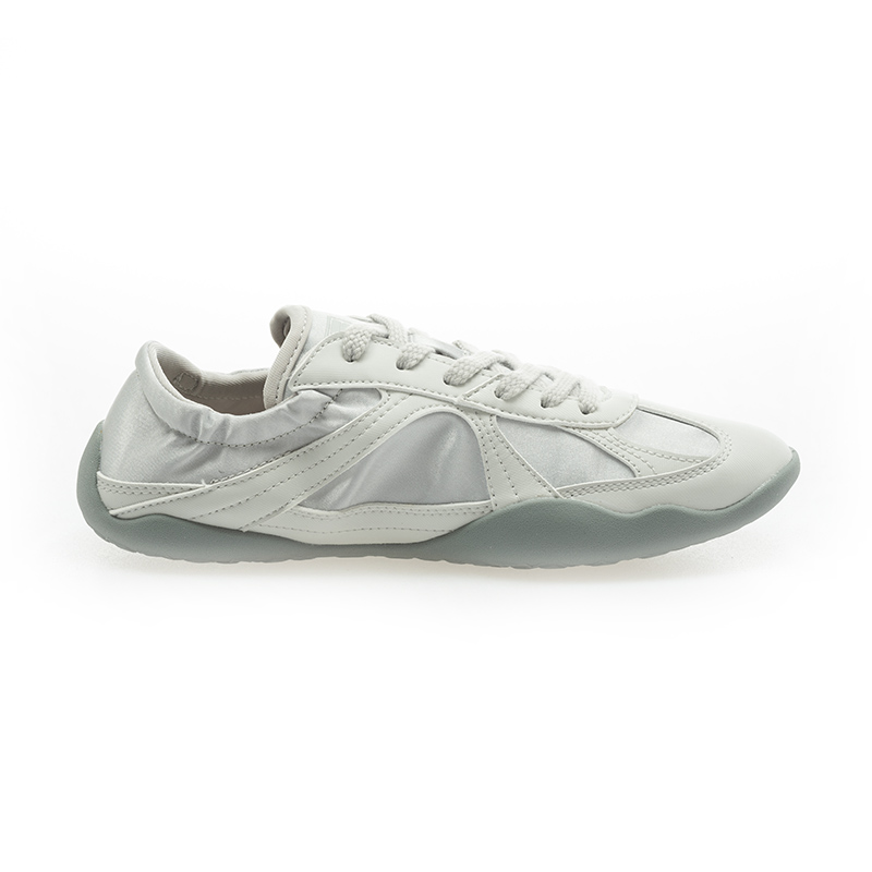 Shop FILA GLIO - Sepatu Klasik Gaya Sehari-hari Warna Abu-Abu Polos. FS261OD03X030-031