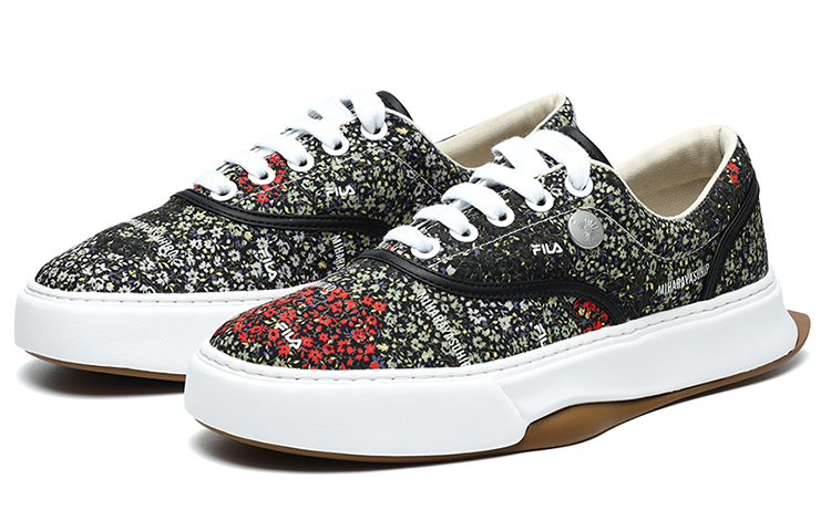 Lookbook FILA Sepatu Sneakers Floral Hitam/Hijau F12M134347FGN