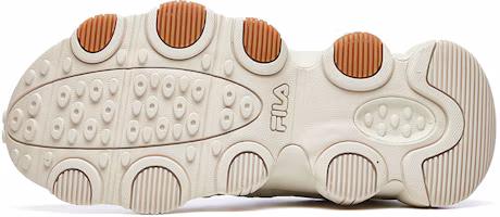 Shop FILA Fusion 斐乐潮牌 Jagger 復古低幫運動鞋 米色