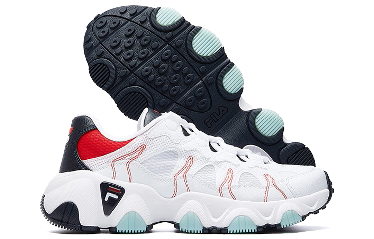 Shop FILA Jagger 复古白/红/蓝 运动鞋 F12M021409FWT
