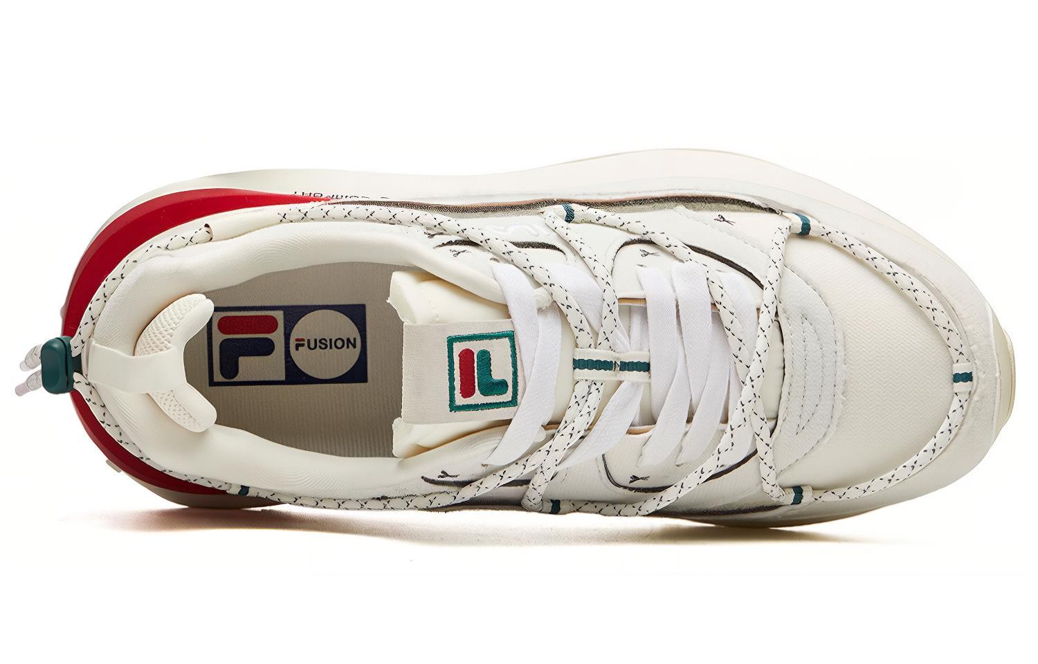 Shop FILA圣诞低帮厚底慢跑鞋 灰/红/绿 T12M111116FGG