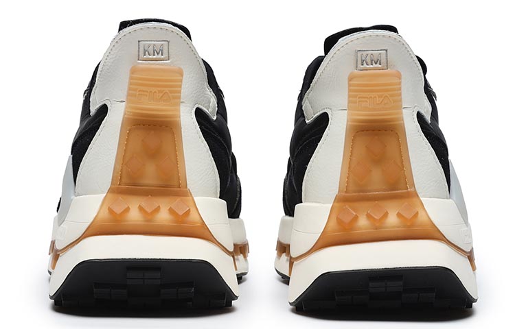 Shop FILA KMシューズ ブラック/ホワイト F12M233113FBG