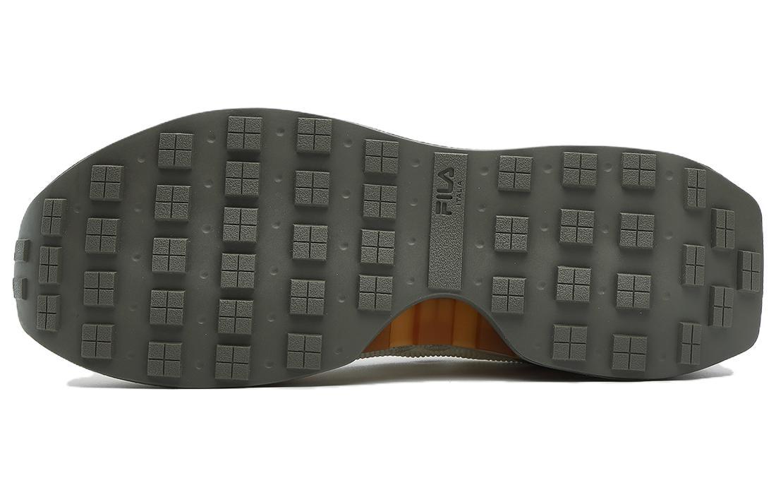 Shop FILA KM アスレチックシューズ 白/ベージュ/緑 F12M333103FBP