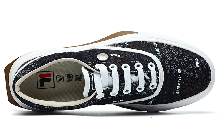 Shop FILA 休闲运动鞋 蓝色 F12M134347FBU