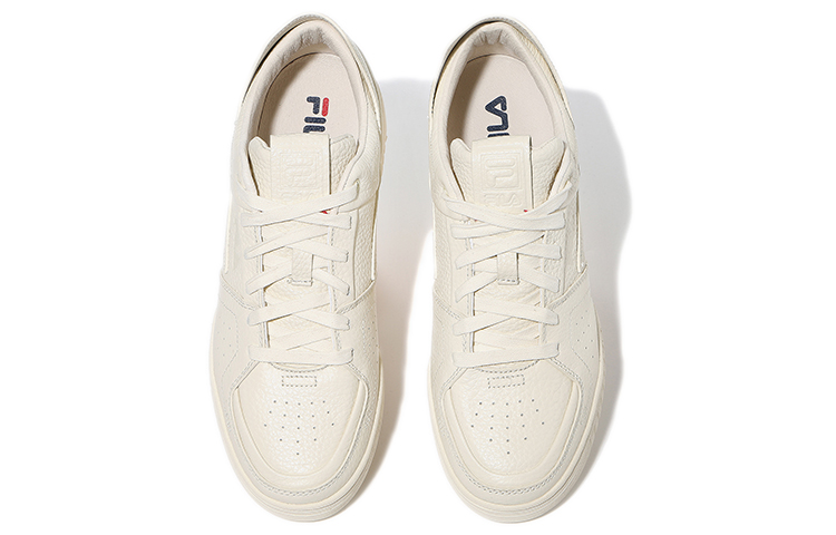 Shop FILA 軽量快適スニーカー '韓国クリームホワイト' 1TM00624_127 1TM00624_127