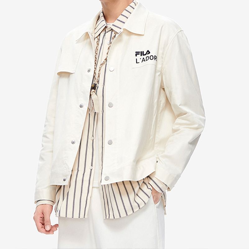 Shop FILA 寬鬆版兔年限定白玉兔刺繡長袖外套 F51M238703F-IV