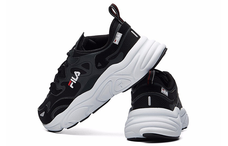 Shop FILA マーズ ランニングシューズ グレー/黒 F12M041117FBG