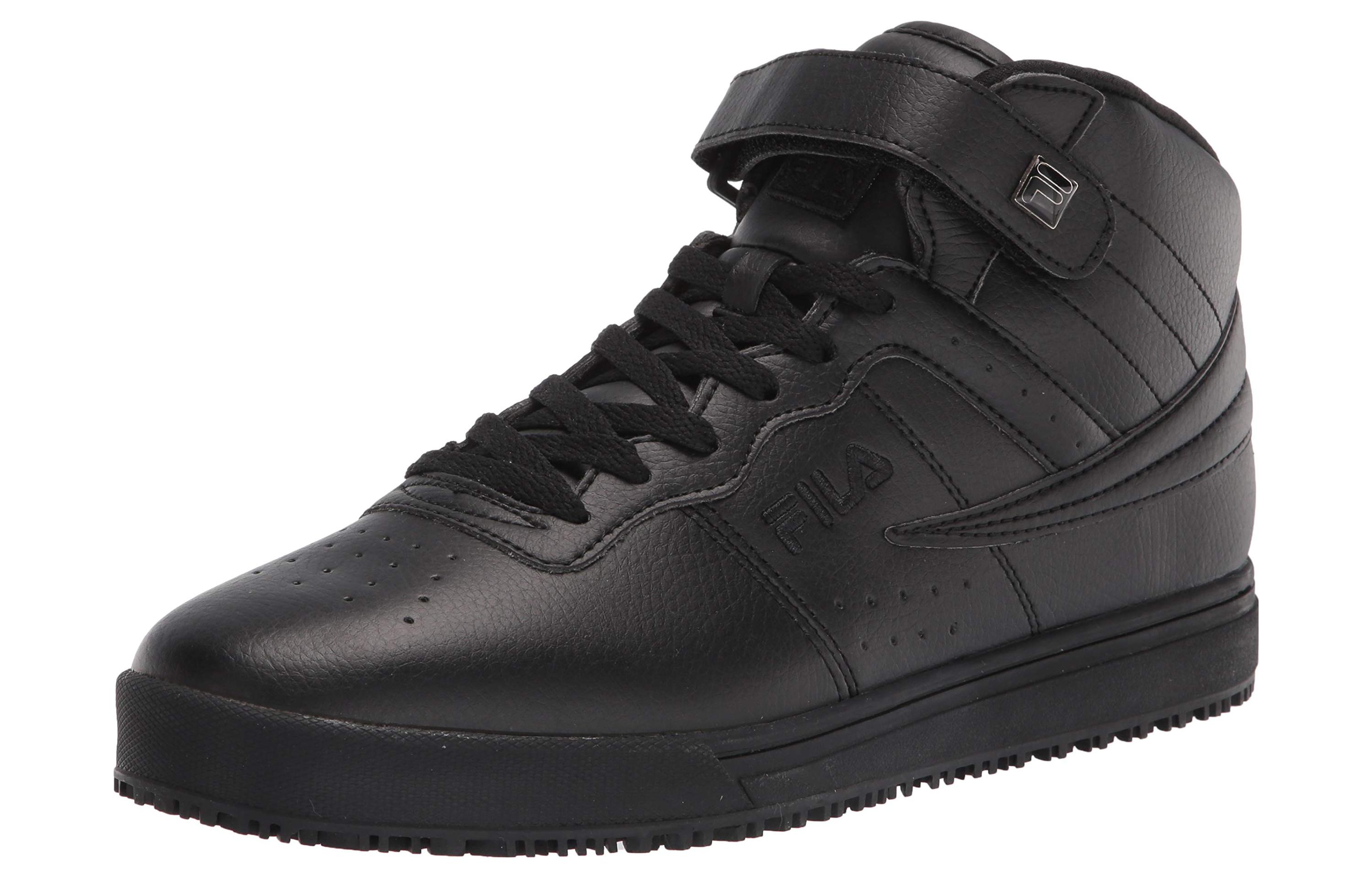 Shop FILA 中帮保暖防水黑色靴子 1LM00350001